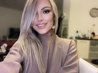 VickyFox - Welcome to my room where all your fantasies will come true, you will not regret it